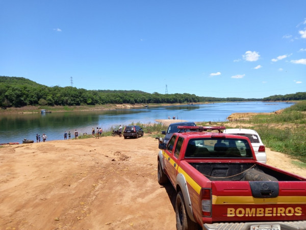 Bombeiros buscam por fam&iacute;lia que desapareceu no Rio Grande; corpo de homem foi achado
