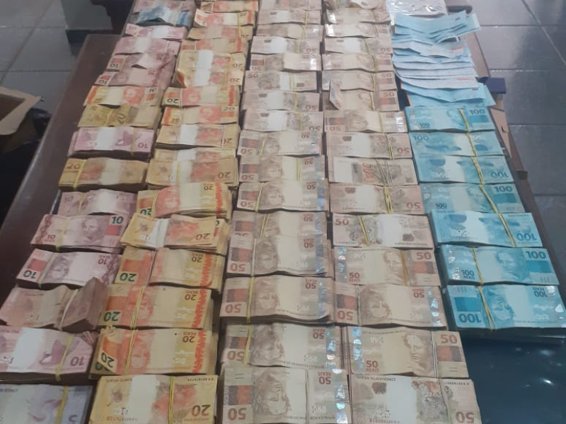 Homem preso em rodovia da regi&atilde;o de Rio Preto com R$ 768 mil reais em dinheiro