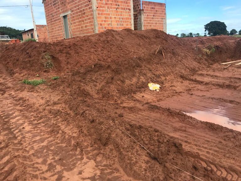Loteamento da Prefeitura de Cassilândia precisa de fiscalização e muro de arrimo, segundo pessoas ouvidas