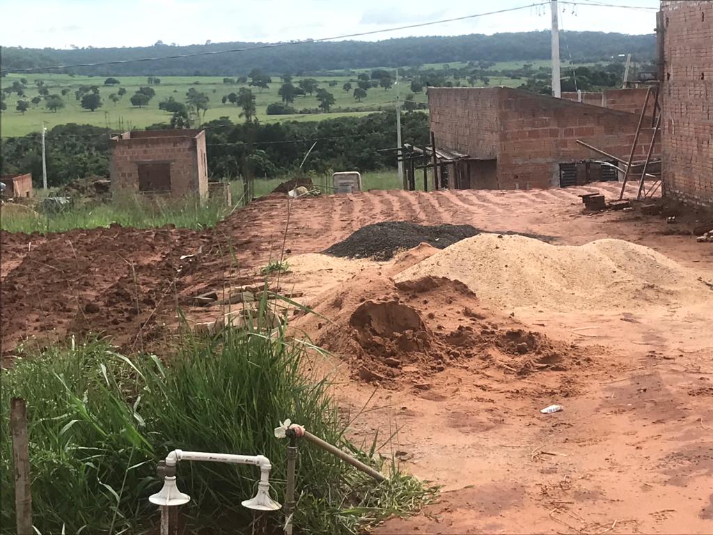 Loteamento da Prefeitura de Cassil&acirc;ndia precisa de fiscaliza&ccedil;&atilde;o e muro de arrimo, segundo pessoas ouvidas