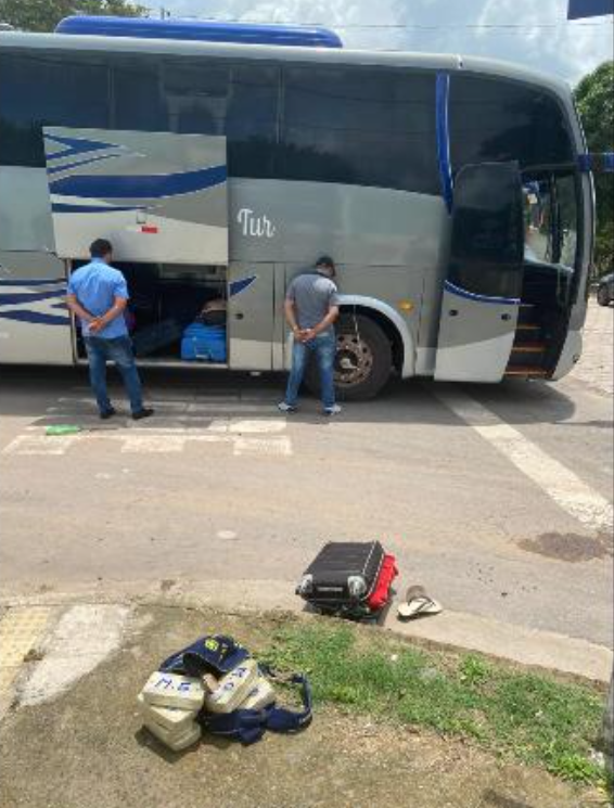 Passageiros passam a noite em ônibus atolados no Norte Araguaia 