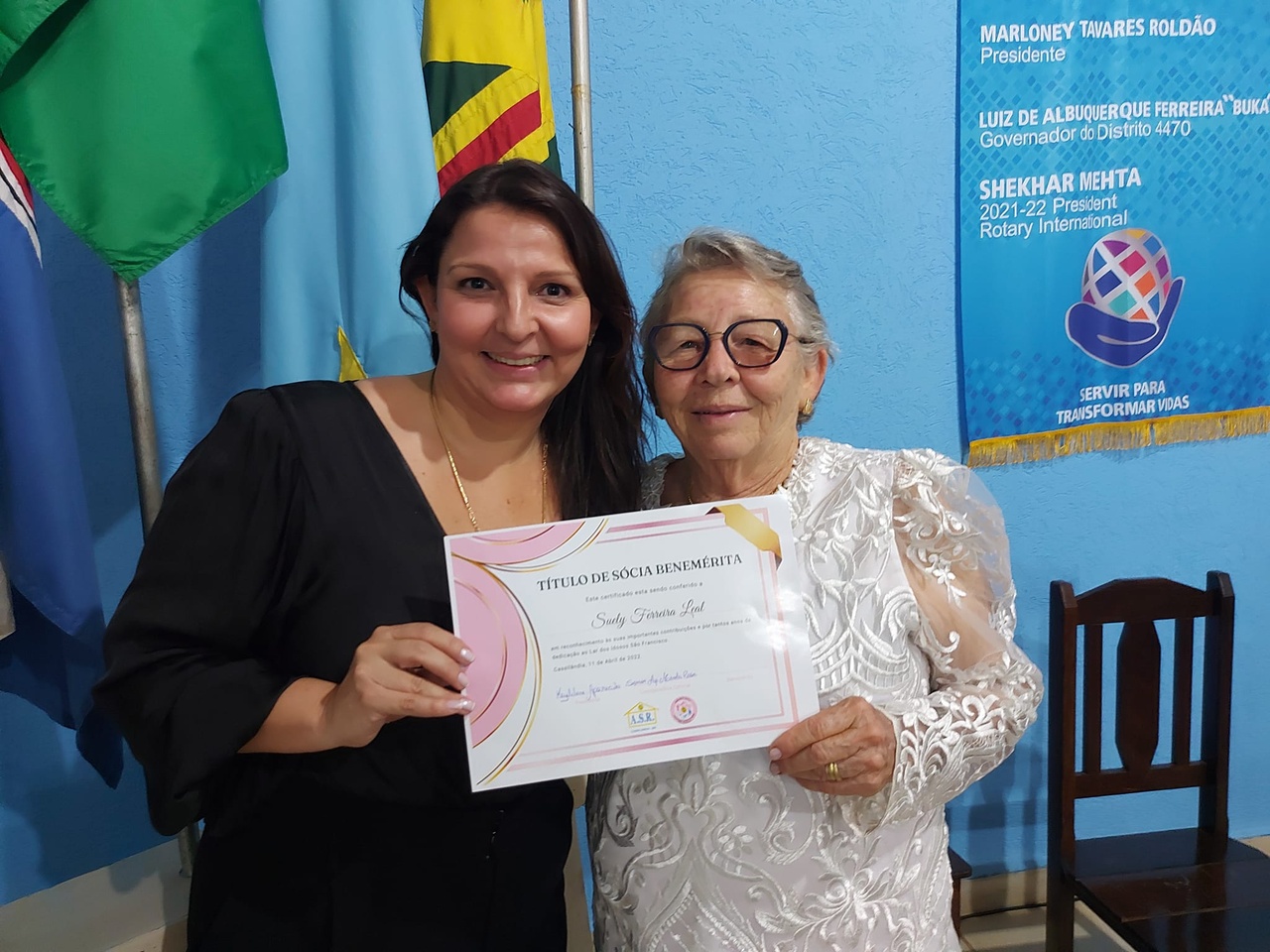 Rotary Clube de Cassil&acirc;ndia e Casa da Amizade  homenageiam Suely Ferreira Leal