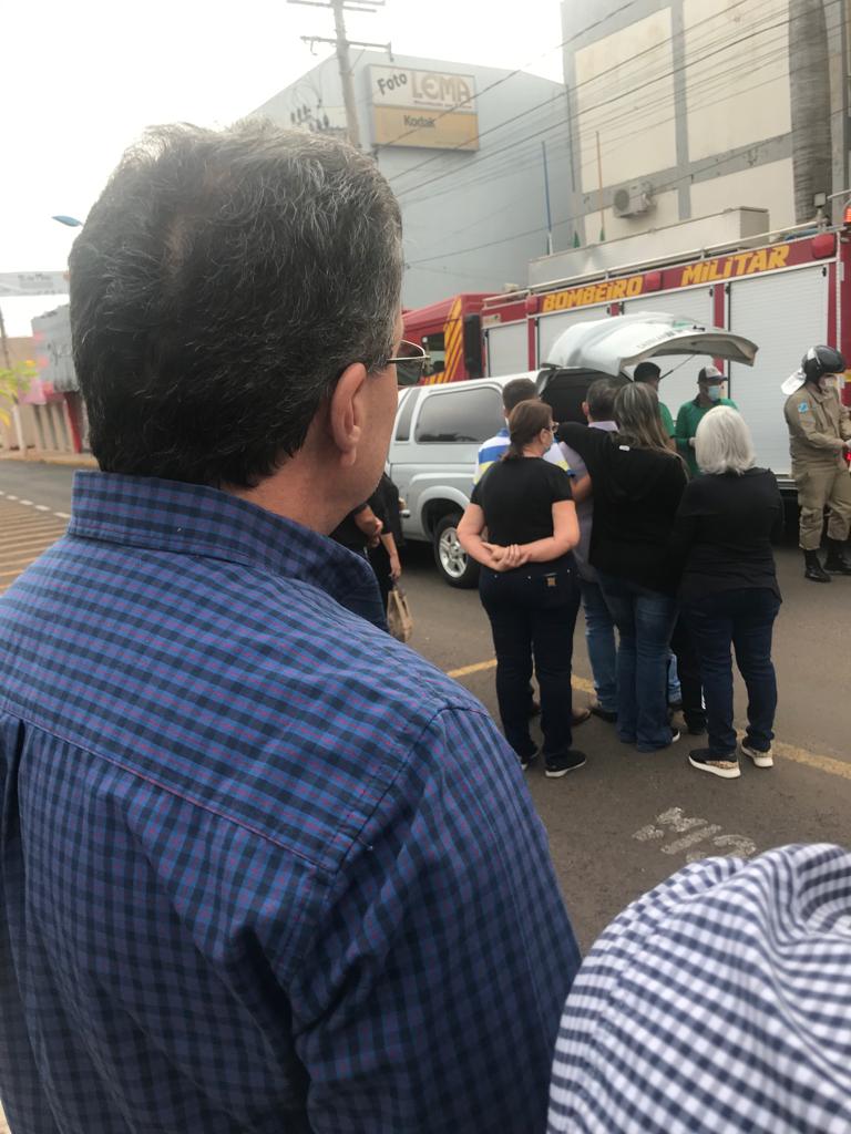Jair Boni Cogo: a chegada do corpo em frente a Prefeitura de Cassil&acirc;ndia