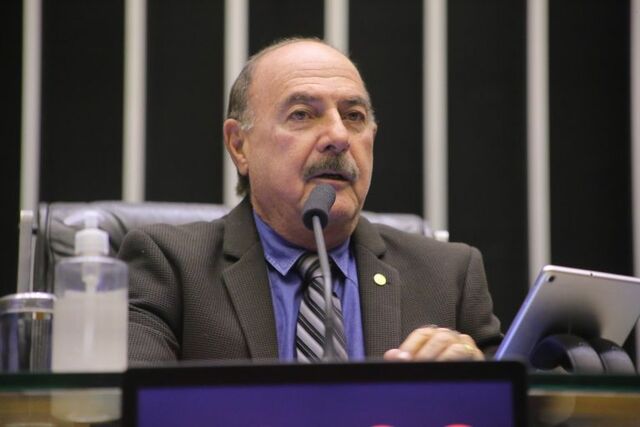 Vereador quer reforma da prefeitura e estátua em homenagem ao prefeito