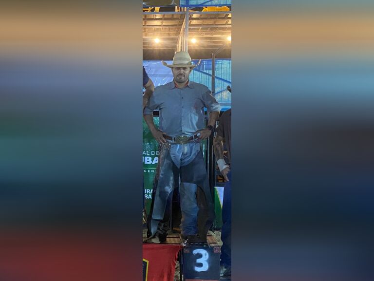 Peão de Cassilândia conquista campeonato de rodeio nos Estados Unidos . —  Iviagora - Portal de Notícias de Ivinhema