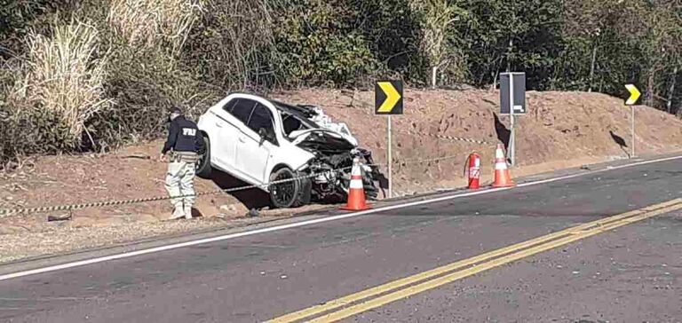 Motorista morre em acidente com carreta quando voltava para casa