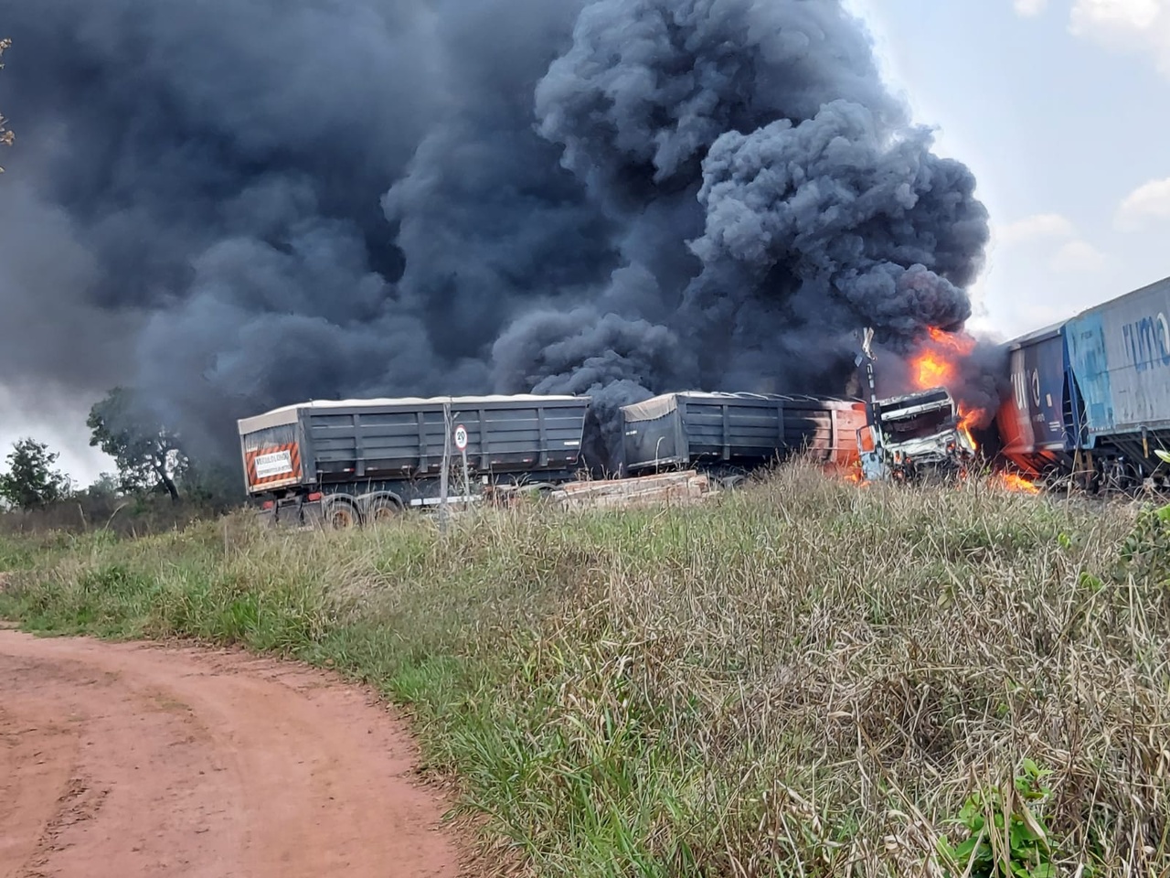 Cassil&acirc;ndia: acidente entre Bitrem e Trem na estrada da Sete Placas 