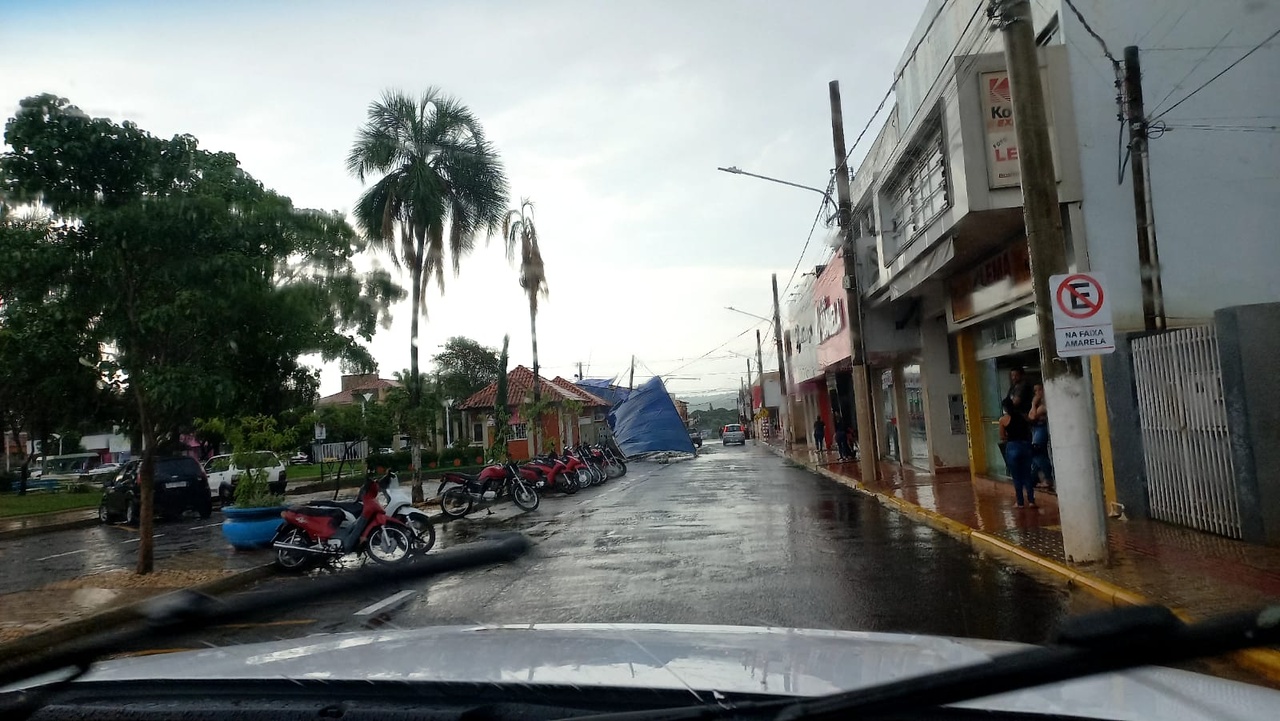 Fotogaleira: Prefeito Valdecy encaminha imagens de danos causados pelo temporal