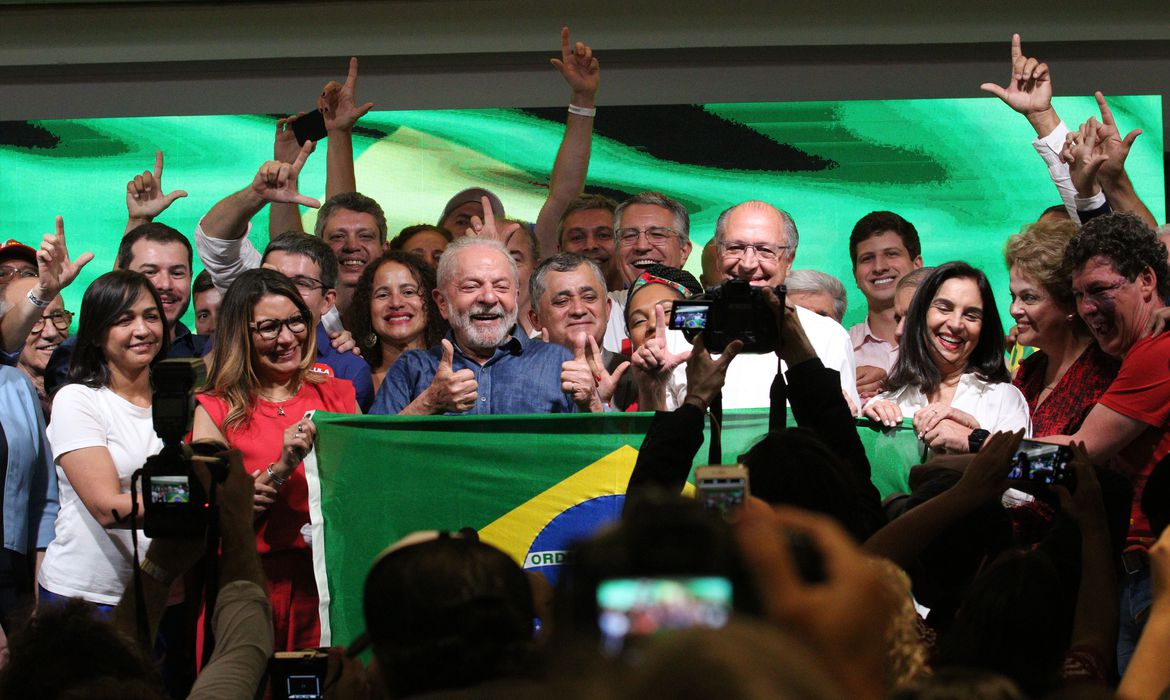 Em primeiro discurso, Lula diz que combate &agrave; mis&eacute;ria &eacute; sua miss&atilde;o