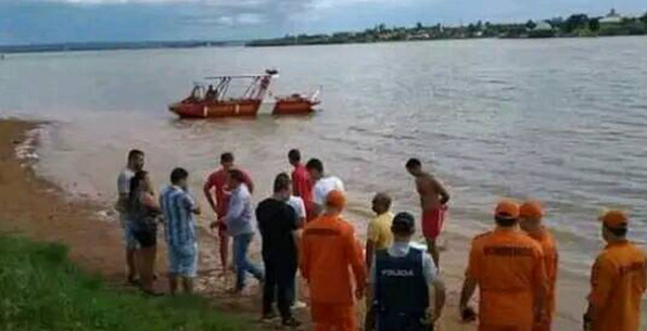 Cinco pessoas da mesma fam&iacute;lia morrem afogadas em prainha