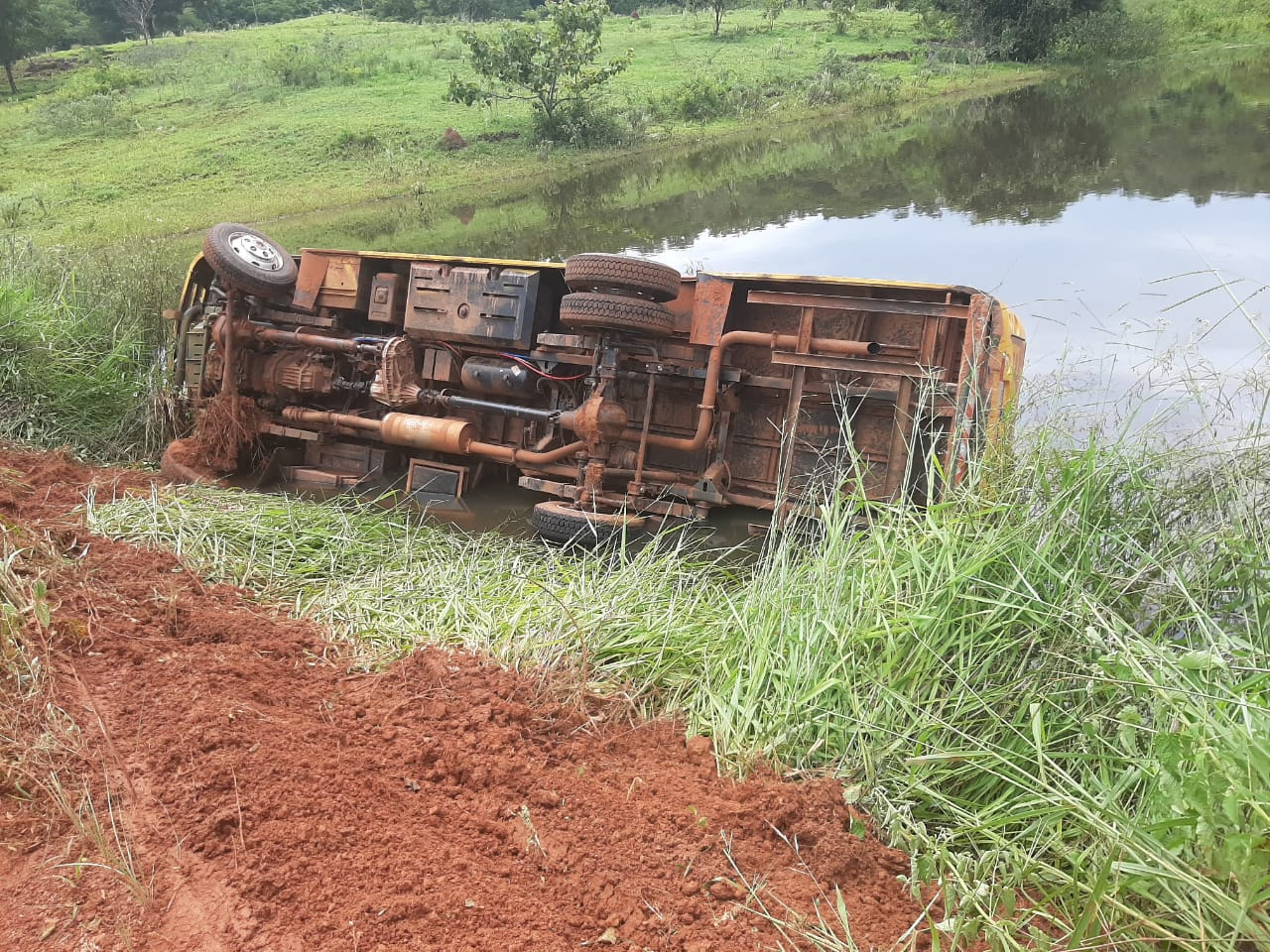 Fotogaleria: Secret&aacute;ria esclarece como foi o tombamento do &ocirc;nibus da Educa&ccedil;&atilde;o de Cassil&acirc;ndia