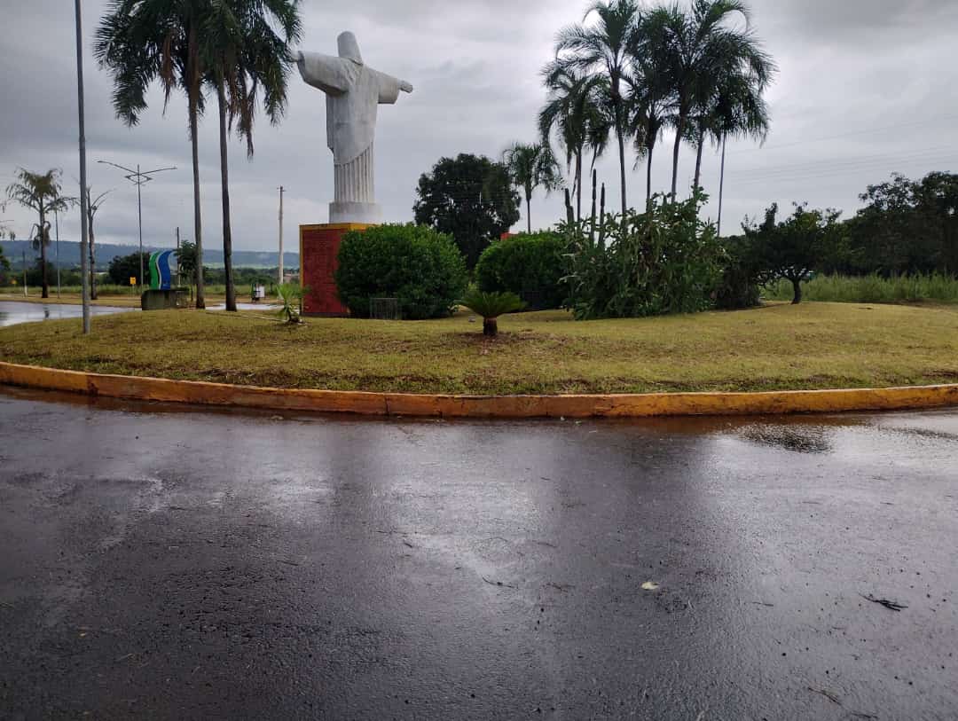 Empreiteiro comunica conclus&atilde;o da limpeza no cemit&eacute;rio e na Avenida da Saudade; veja fotos