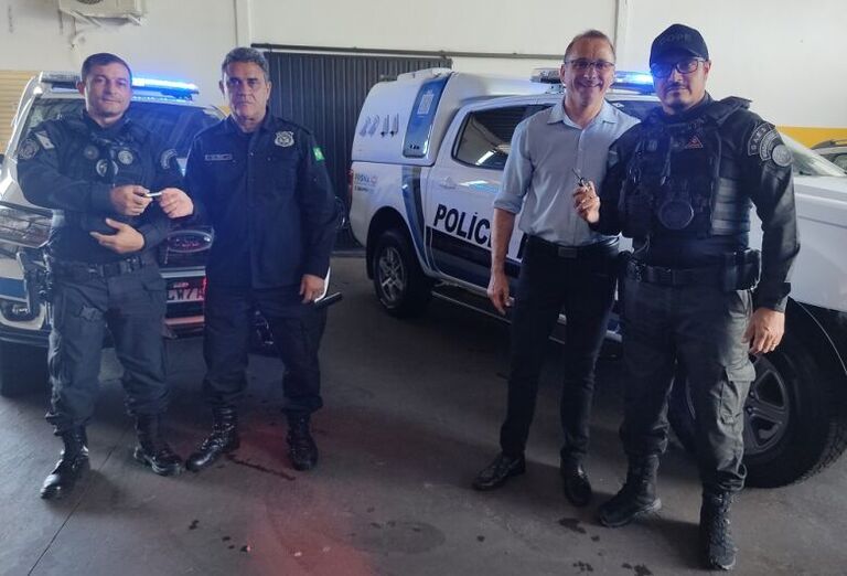 Polícia Penal de MS recebe novos veículos para transporte de presos e ações operacionais