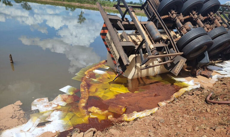 Transportadora é multada em R$ 110 mil por derramamento de produto perigoso em represa em Cassilândia