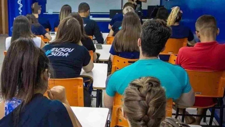Governo decreta programa que pagará ‘salário’ de R$ 1.320 para estudantes em MS