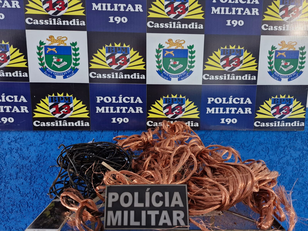 Policia Militar prende homem por furto de fio de cobre em Cassil&acirc;ndia