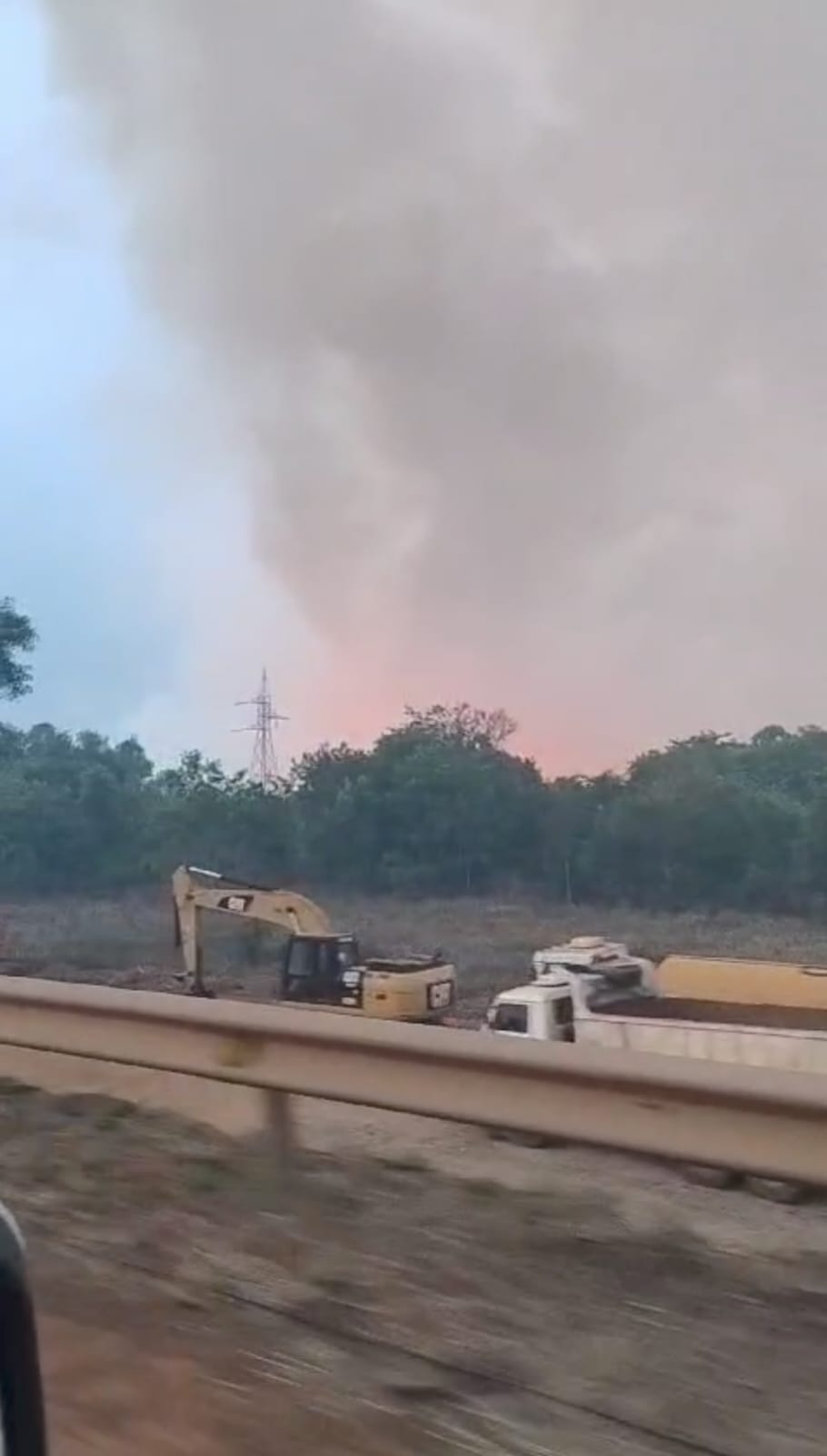 Fogo é visto da região do Galheiro