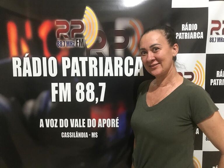 Secretária de Educação fala a respeito da suspensão de concurso e resume o trabalho feito