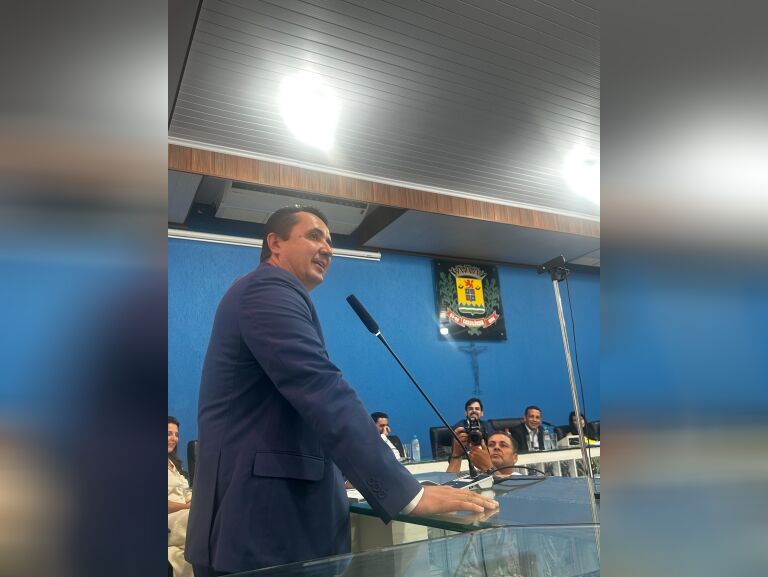 Posse na Câmara: pronunciamento do prefeito municipal Rodrigo Barbosa de Freitas