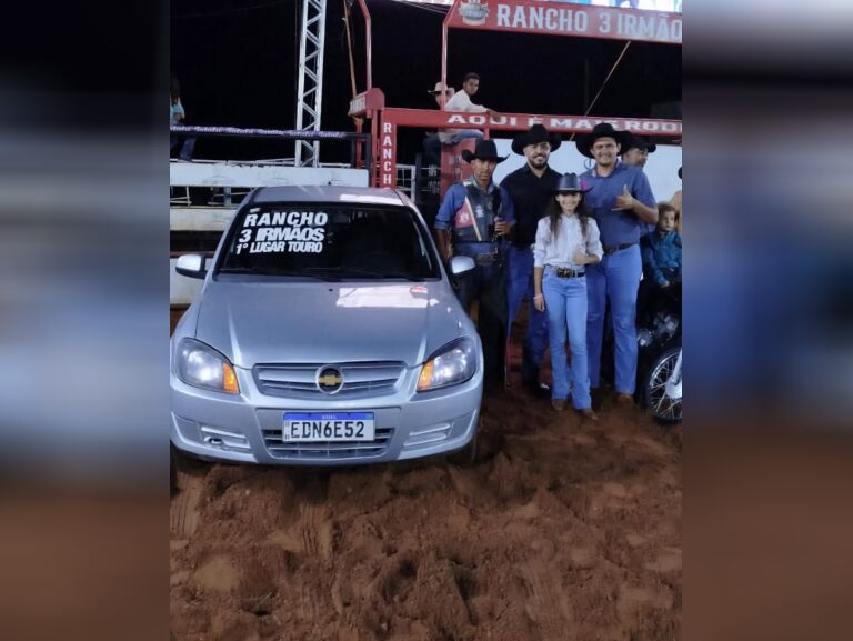 Cassilandense ganha carro em rodeio na cidade de Santa Albertina (SP); veja o vídeo da montaria