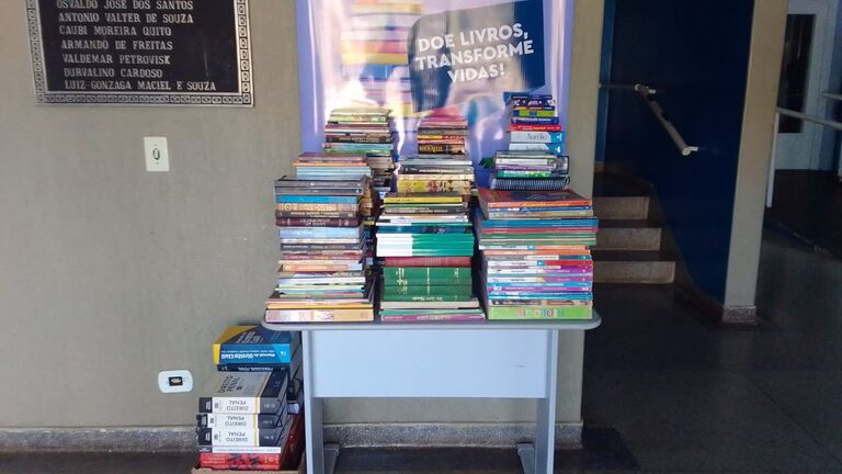 Secretária fala sobre implantação de sistema e doação de livros