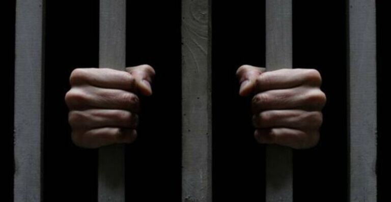"Cara-Crachá": homem com mandado de prisão em aberto é detido 