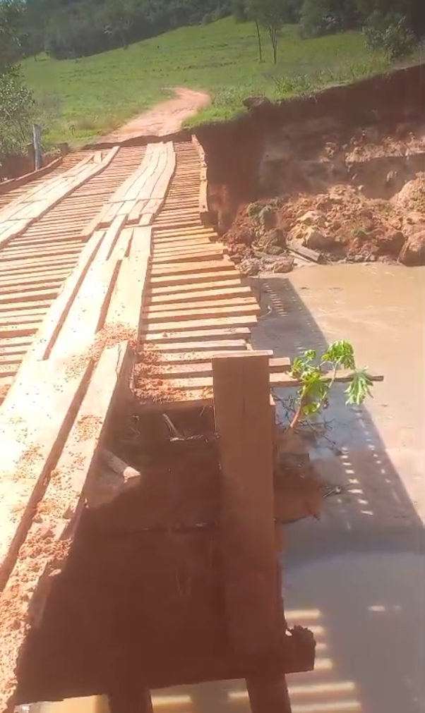 Cassilândia e Inocência: pontes e estradas rurais também ficaram intransitáveis com as chuvas