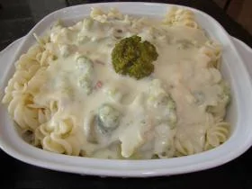 Receita do Dia: macarrão com molho de queijo e brócolis