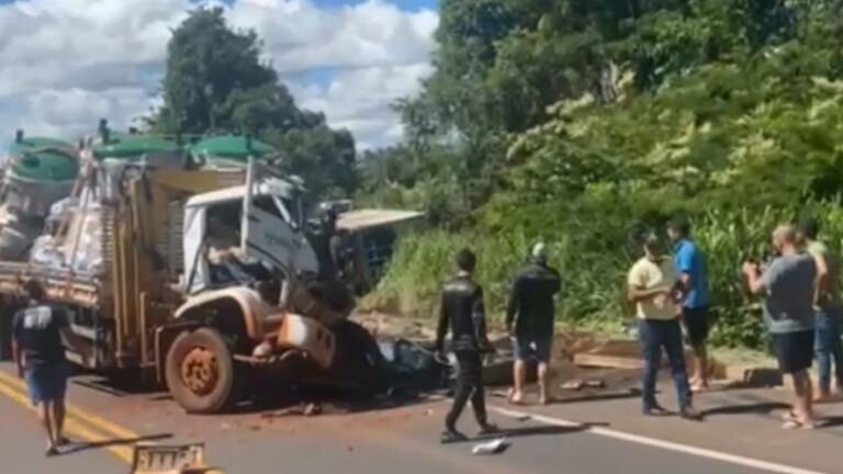 Vídeo: grave acidente entre caminhões é registrado entre Paranaíba e Aparecida do Taboado