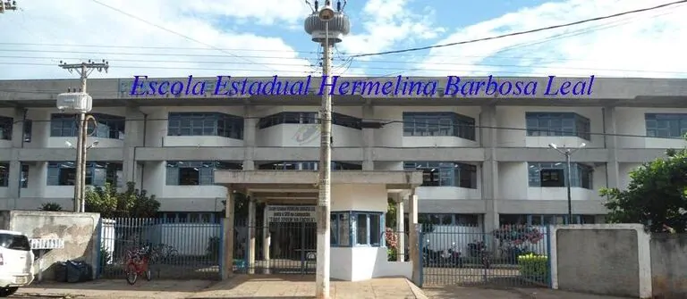Escola HBL lança "EJA Mulher" com suporte para mães que desejam concluir estudos