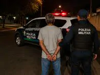 Homem com mandado de pris&atilde;o em aberto se entrega a pol&iacute;cia