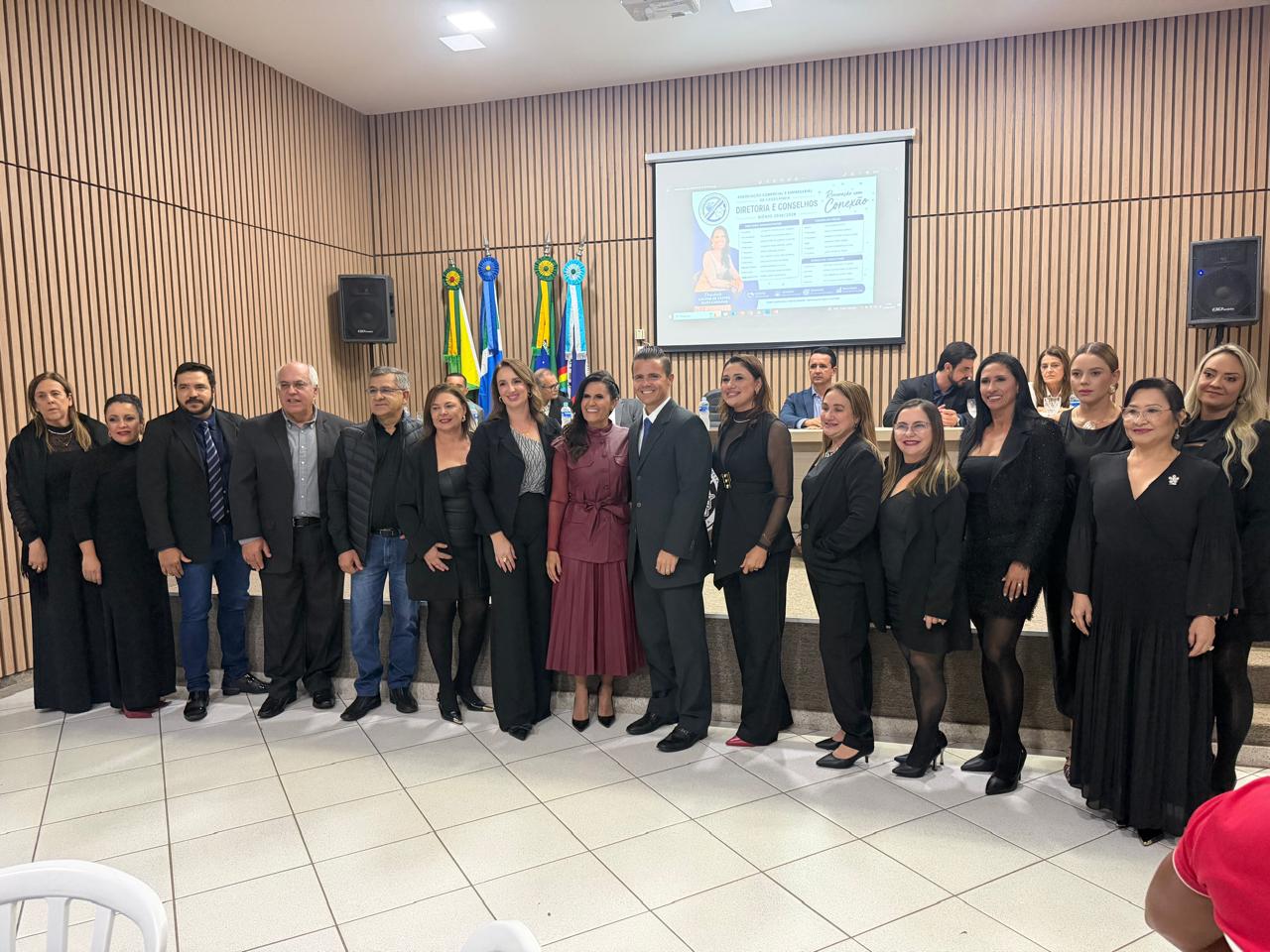 ACEC empossa nova diretoria; Primeira mulher assume comando da entidade