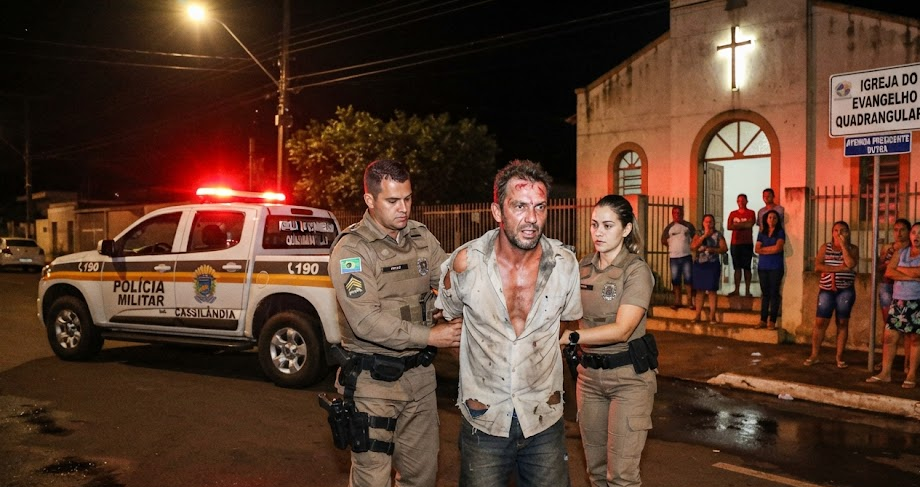 Homem é preso por causar tumulto em frente a igreja na Avenida Presidente Dutra